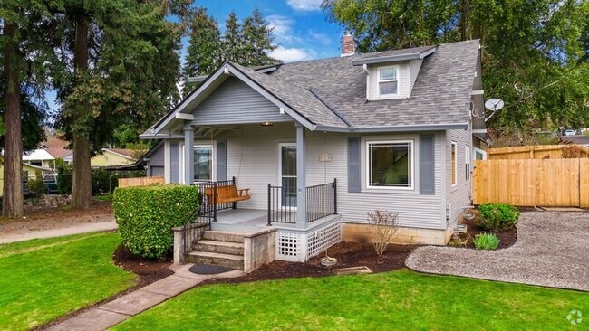 Building Photo - 2330 E McLoughlin Blvd Rental