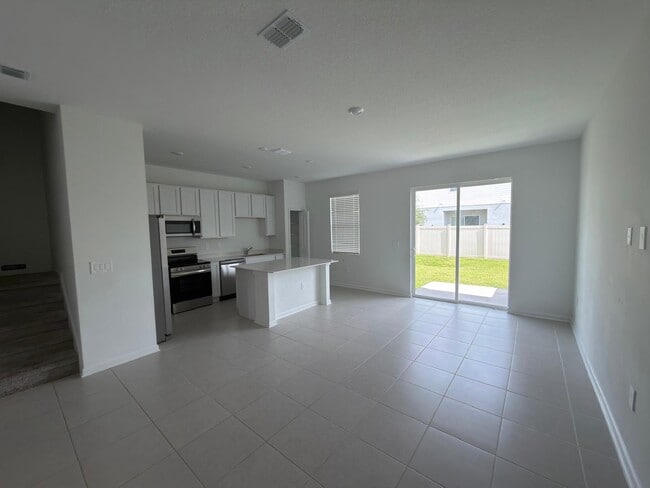 Photo - 3028 Westview