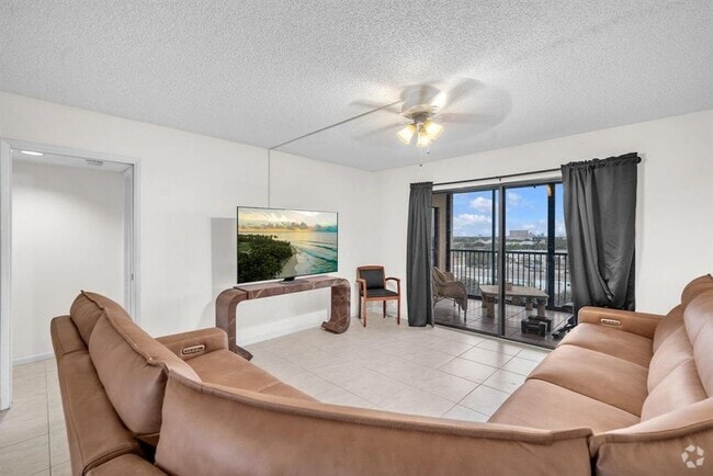Building Photo - 2202 S Cypress Bend Dr Unit 903 Rental