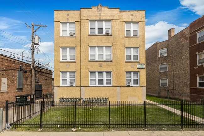 1145 N LeClaire