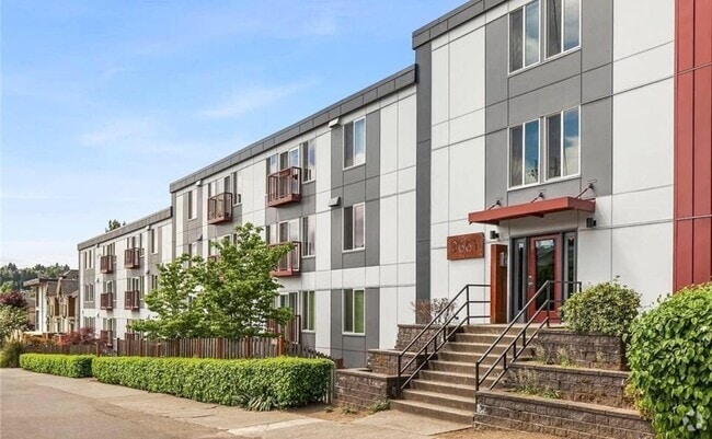 Building Photo - 3661 Phinney Ave N Unit Apt 104