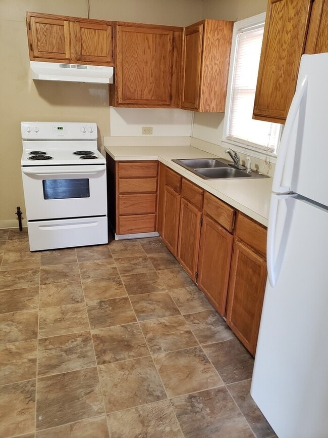 Photo - Nice 4 Bed 1.5 Bath Home in KCMO-Available in DECEMBER!!