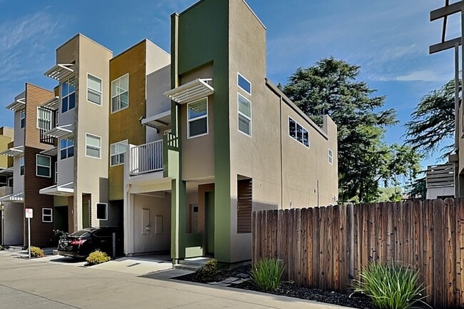 Building Photo - Stunning West Sac Condo