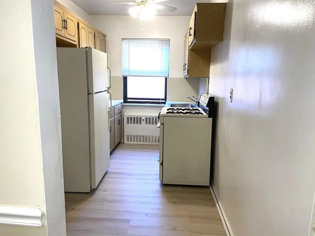 Photo - 22 Lawrence Dr Unit APT D