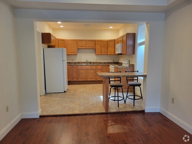 Building Photo - 66 E King St Rental