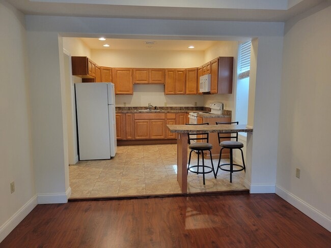 Building Photo - 66 E King St