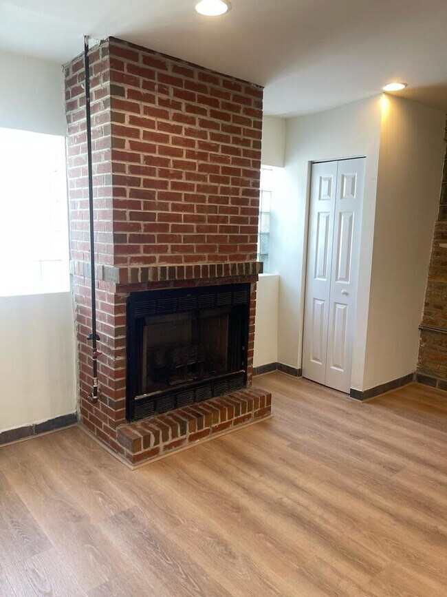 Photo - 1526 N Artesian Ave Unit CH
