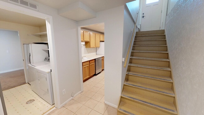 Entry - 409 S 11th Unit B