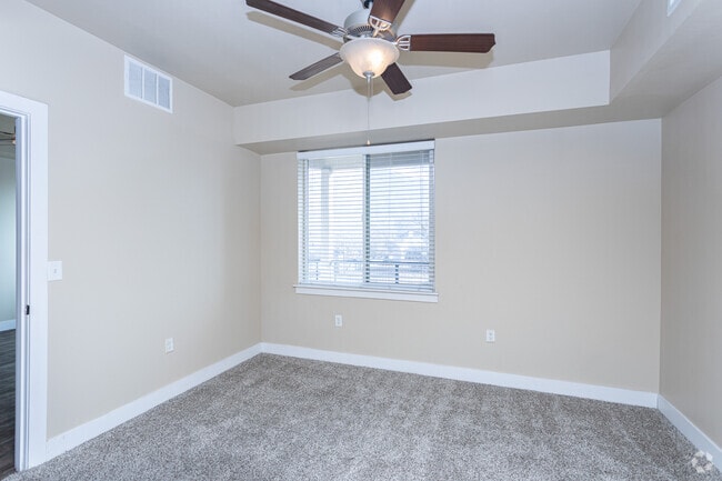 1BR, 1BA - 667SF - Bedroom