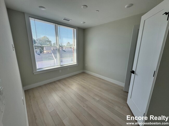 Photo - 189 Green St Unit 2