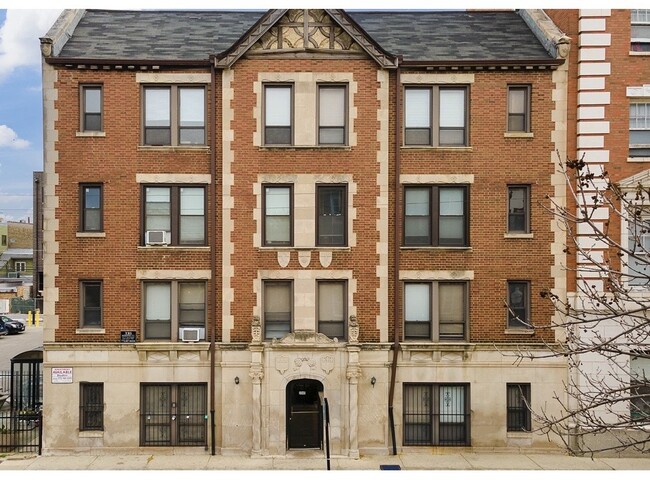 Photo - 3345 N Marshfield Ave