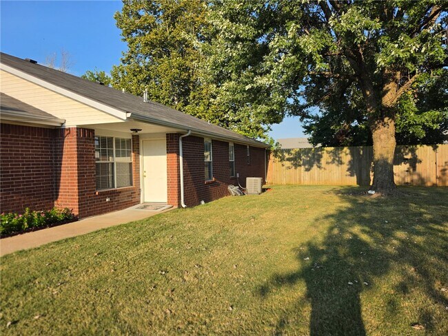 Photo - 809 Kinkade Pl