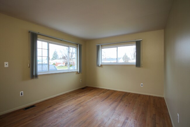 Photo - 38453 Elsie St