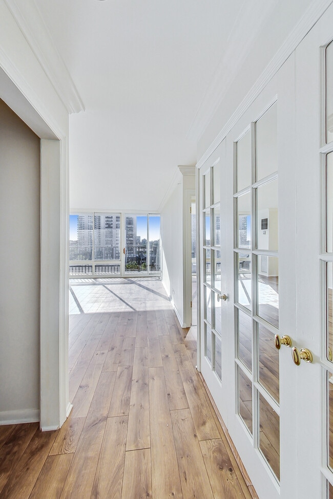 Photo - 1516 N State Pky Unit 11C