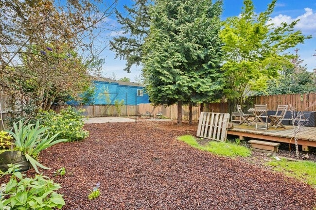 Photo - 524 NE Brazee St