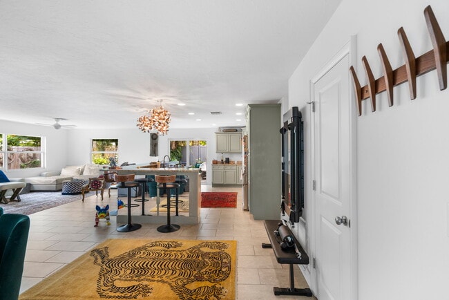 entryway - 1750 Alta Vista St