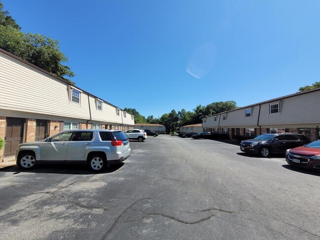 Photo - 174 Silver Birch Ln Apartment