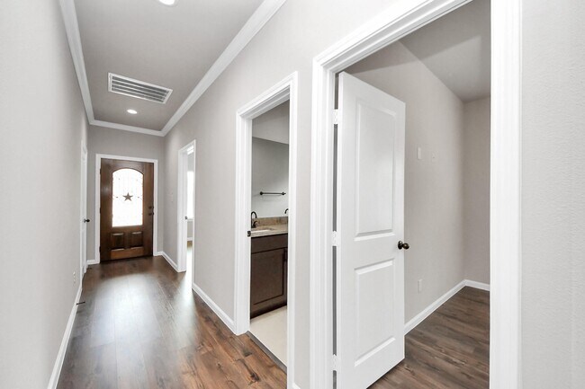 Photo - 314 Carlos Leal Dr