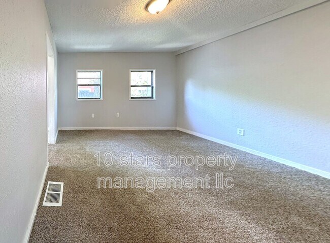 Photo - 706 E Lake Ave