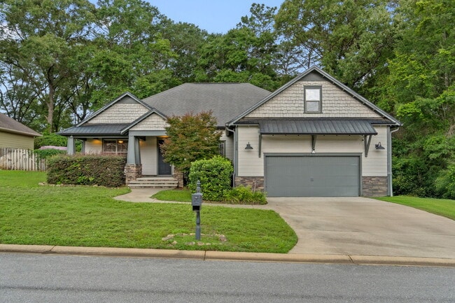 Building Photo - 6008 Trestle St