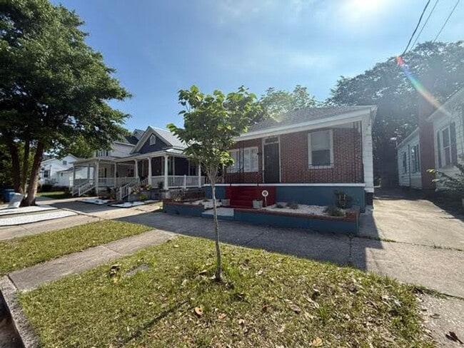 Photo - Charming Cottage in the trendy downtown area near Greenfield Lake Park