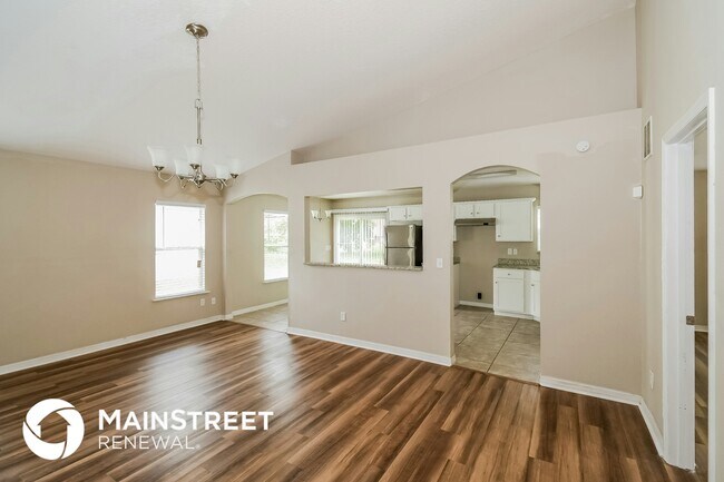 Photo - 523 E 55th St