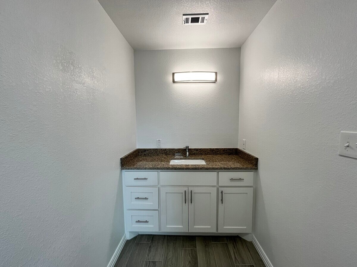 Photo - 5706 Howell St Unit B