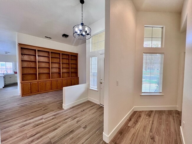 Photo - $2,595 Chestnut & Teague, 3 bedroom House - Fresno / Gated Community / New Paint & Floors