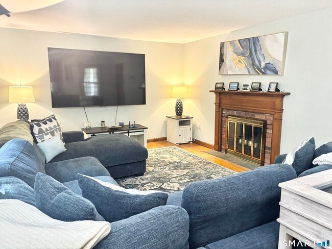 Photo - 2 Oakridge Dr