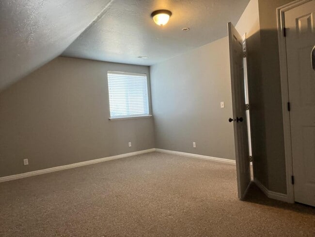 Photo - 422 540 W