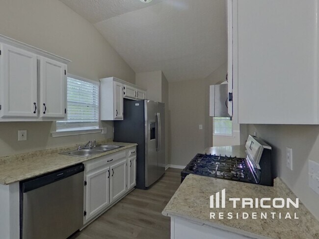 Photo - 800 Lorraine Ln