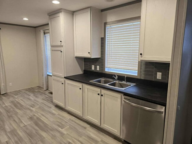 Building Photo - 613 Polk St