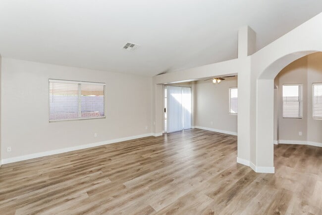 Photo - 633 Willowick Ave