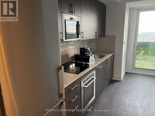 Photo - 2550 Simcoe St N Unit #903