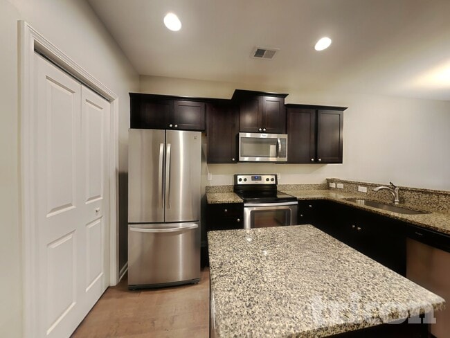 Photo - 405 Riverwood Ct