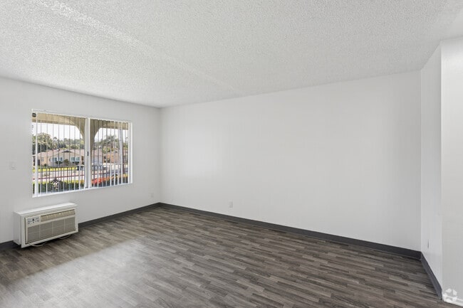 1BR, 1BA - 600SF - Living Room - Los Olivos Apartments