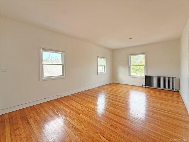 Building Photo - 495 Montauk Hwy