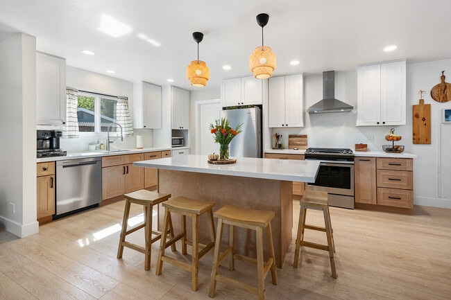 Building Photo - 199 Bailhache Ave