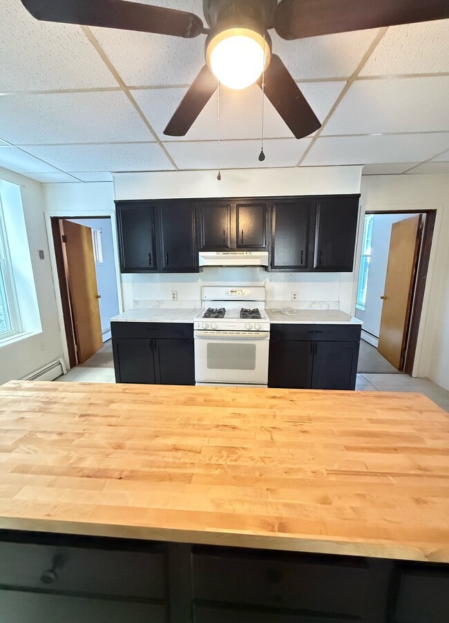 Building Photo - 1624 3rd Ave Unit 1