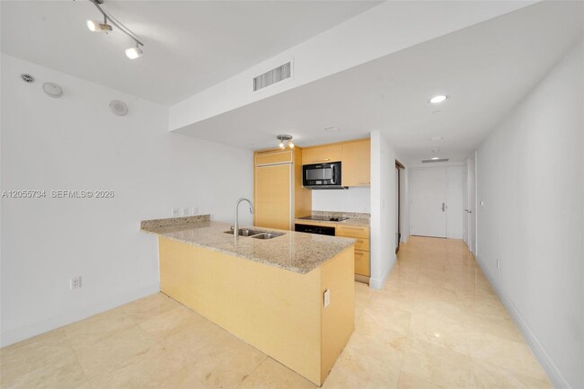 Building Photo - 1800 S Ocean Dr Unit 1809