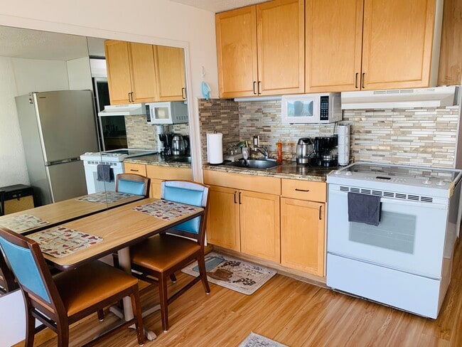Kitchen and dining - 85-175 Farrington Hwy Unit A324