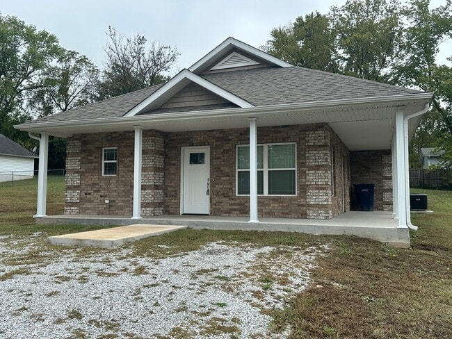 Building Photo - Newer 2-Bed 2-Bath home with high end fini...