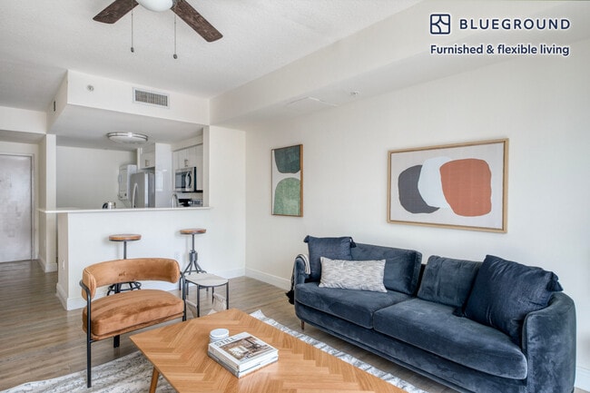 Photo - 110 SW 12th St Unidad FL18-ID69