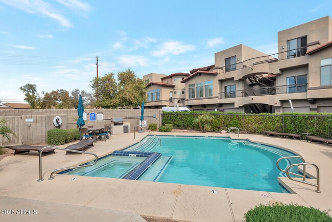 Building Photo - 2019 E Campbell Ave