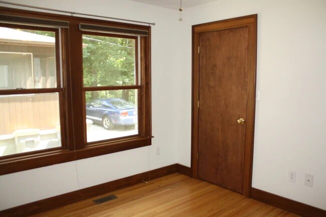 Photo - 426 E 2nd St