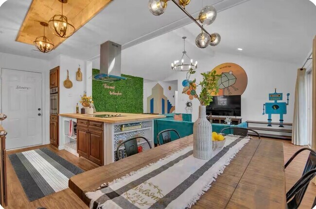 Building Photo - 5755 Cartagena St