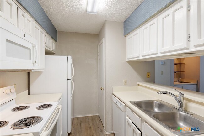 Photo - 1202 Thorpe Ln Unit 216