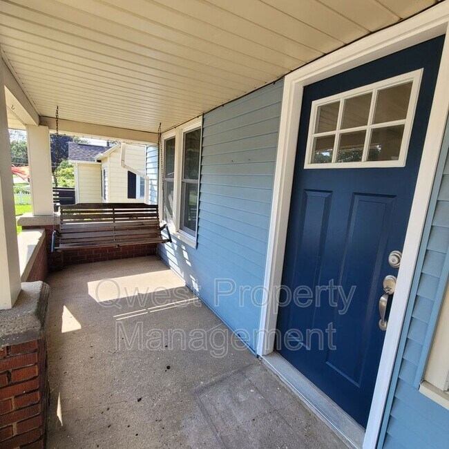 Photo - 3505 Curtis St