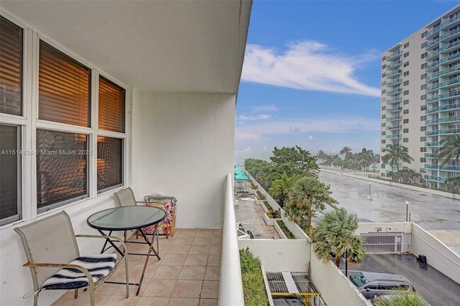 Building Photo - 3725 S Ocean Dr Unit 420 Rental