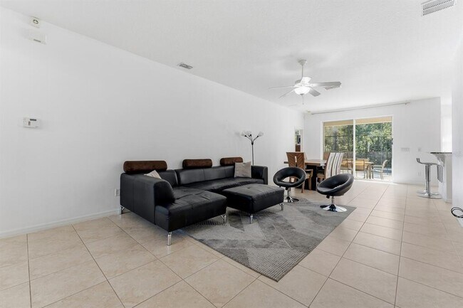 Photo - 4704 Blue Diamond St